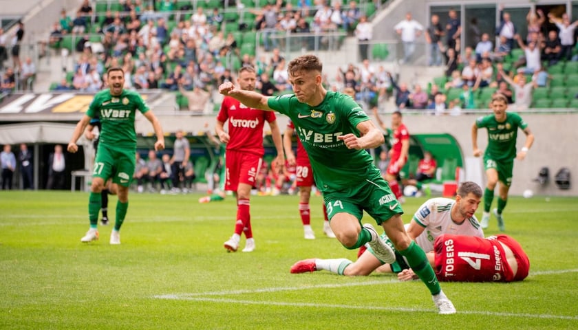 Gola na wagę trzech punktów zdobył dla wrocławskiego Śląska środkowy obrońca Konrad Poprawa