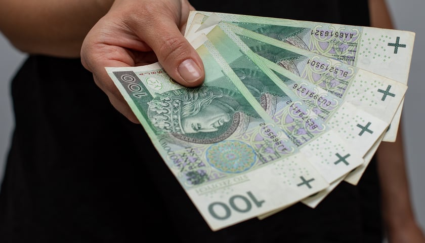 W przyszłym roku ok. 3 mln Polaków zarabiających najniższą stawkę krajową dostanie podwyżki