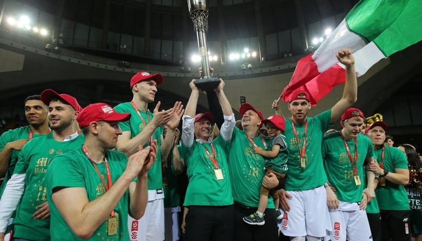 Koszykarze Śląska pod koniec maja, chwilę po zdobyciu 18. w historii klubu tytułu mistrza Polski. W piątek (16 września) kibice będa mogli znowu obejrzeć swoich ulubieńców w akcji.