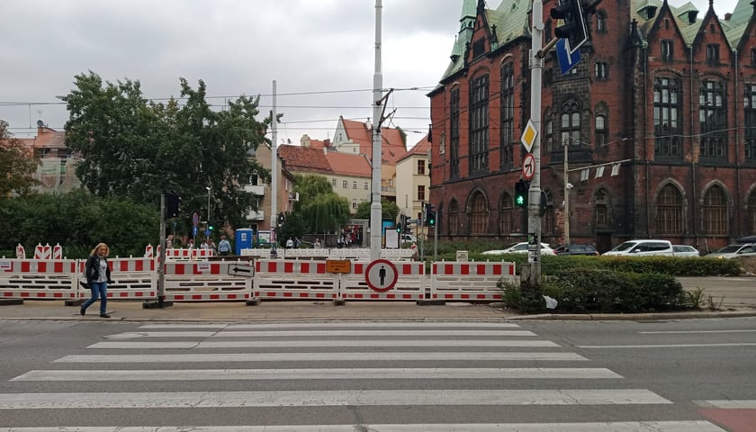 Obecnie trwa remont przejścia przy ul. Kazimierza Wielkiego, nieopodal ul. Krupniczej. Prace mają potrwać do piątku, 16 września