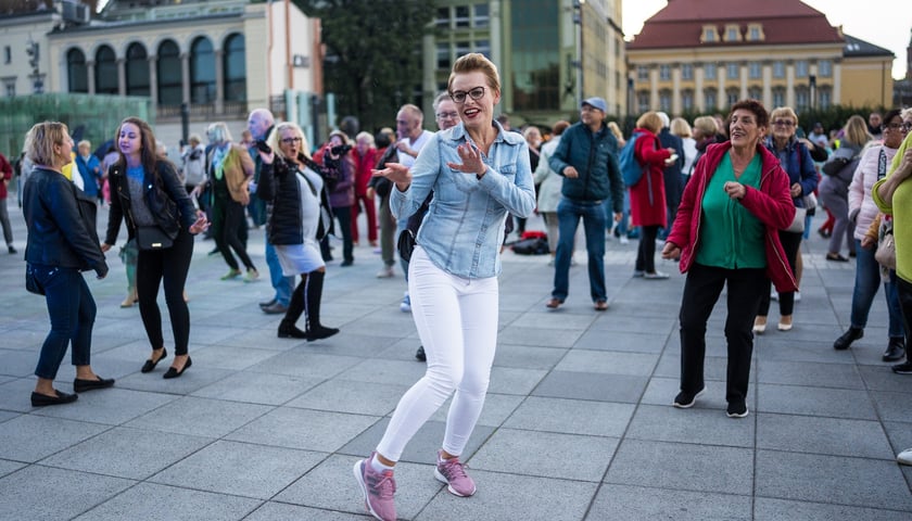 Wrocławska Potańcówka na pl. Wolności 17 września 2022 r. - na zdjęciach uczestnicy