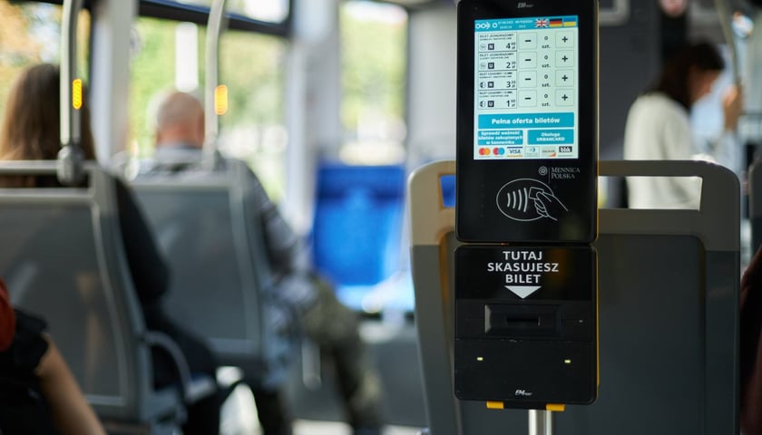 biletomat we wrocławskim autobusie