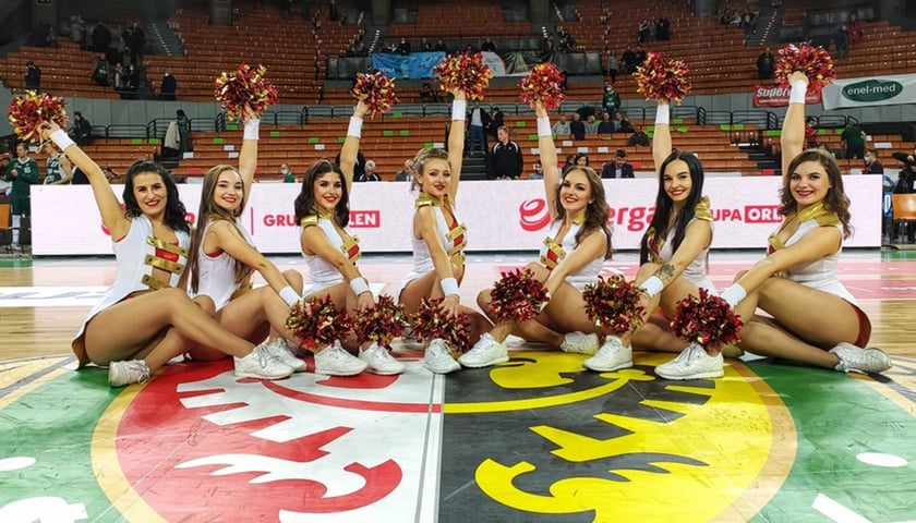 Tancerki z Cheerleaders Wrocław występują na największych wydarzeniach sportowych w Polsce. Miejscowi kibice znają je przede wszystkim z meczów koszykarskiego Śląska Wrocław