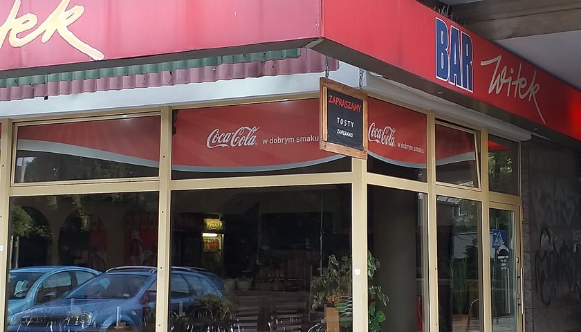 Na zdjęciu Bar Witek widziany od zewnątrz.