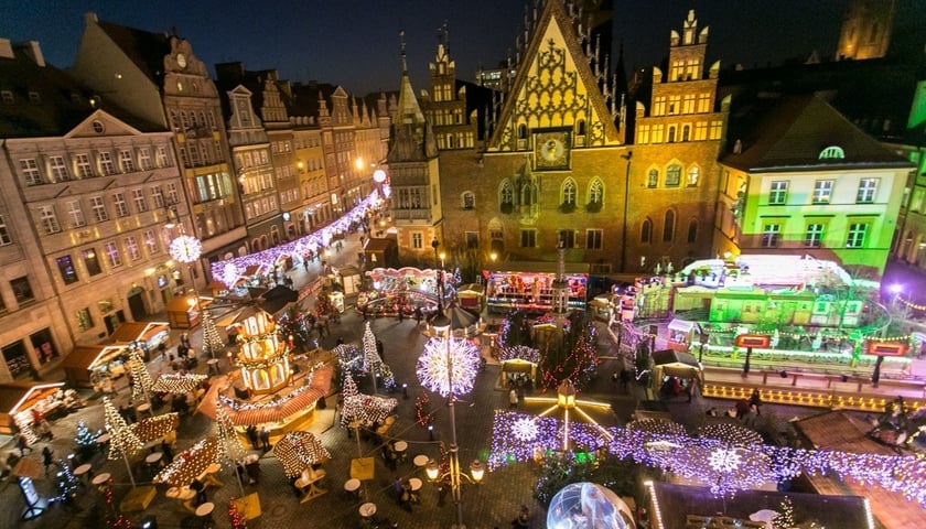 Jarmark Bożonarodzeniowego we Wrocławiu – na zdjęciu okolice ratusza