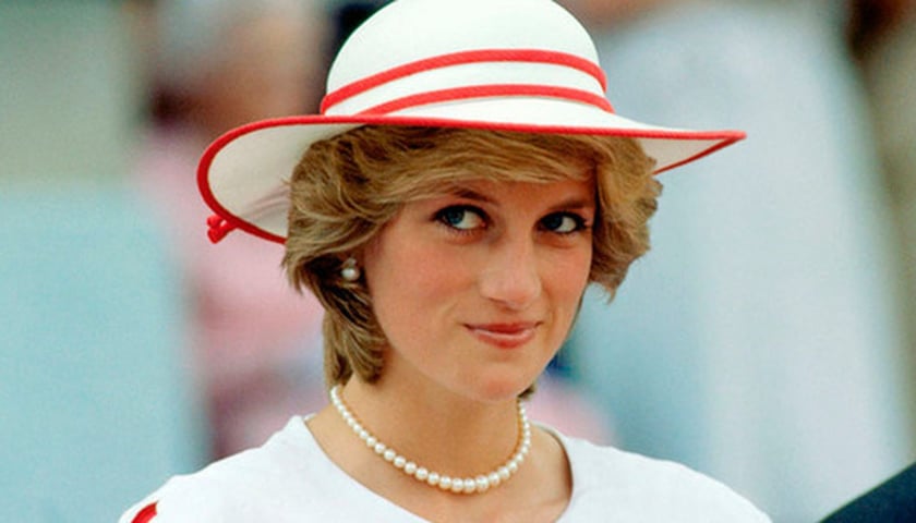 Księżna Walii Diana w kapeluszu
