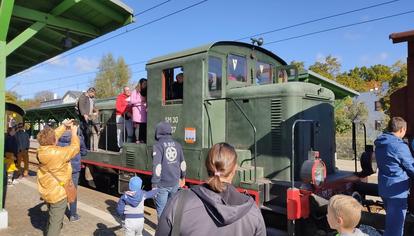 wystawa taboru kolejowego na dworcu Wrocław-Leśnica