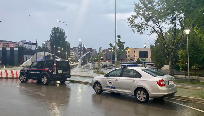 Wejście na most graniczny w Mitrovicy