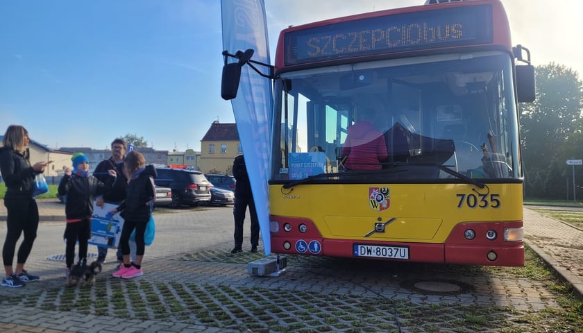 Na zdjęciu Szczepciobus, który w dniach 12-13 października odwiedzi wrocławskie uczelnie