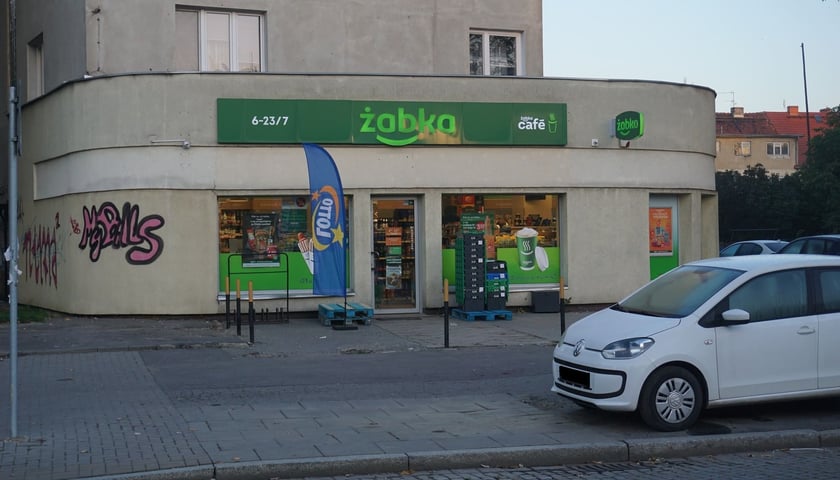 Na zdjęciu sklep sieci Żabka przy ulicy Spółdzielczej we Wrocławiu. Zdjęcie ilustracyjne