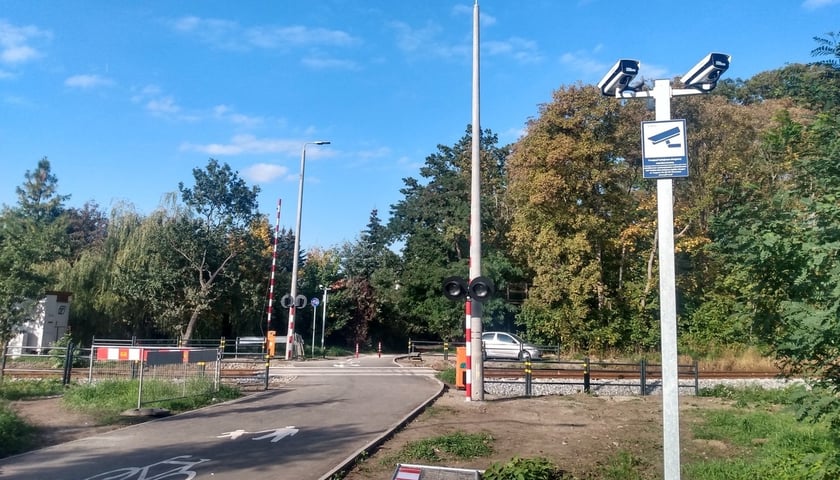 Na zdjęciu otwarte w czwartek (13 października) przejście przez tory w ciągu ul. Agrestowej.