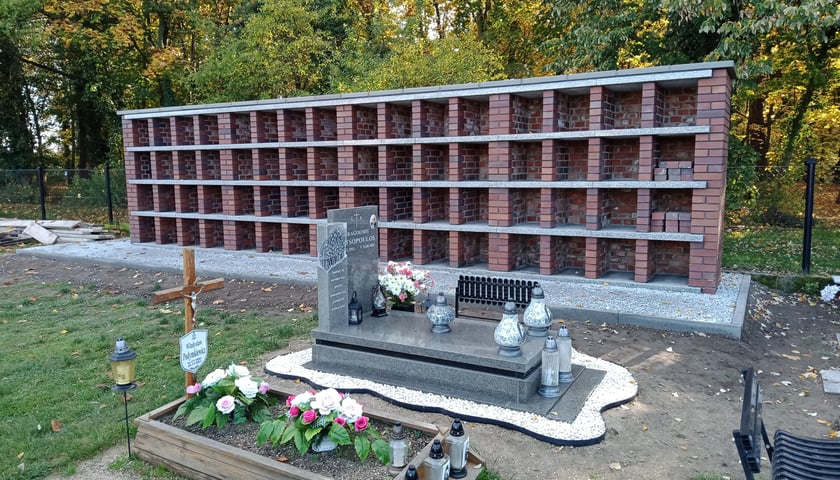 Na zdjęciu kolumbarium na cmentarzu na Praczach Odrzańskich. Jest już prawie gotowe.