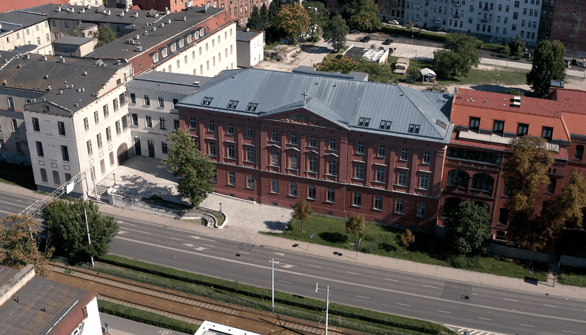 Na zdjęciu: zabytkowe budynki Rezydencji Święta Jadwiga przy ul. Pułaskiego we Wrocławiu