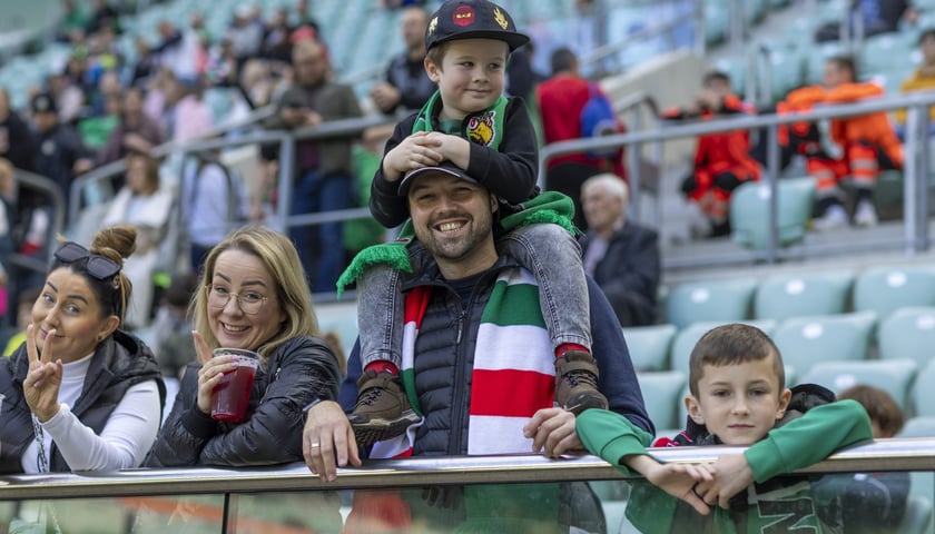 Na zdjęciu kibice podczas meczu Śląsk Wrocław - Jagiellonia Białystok na Tarczyński Arena, 23 października 2022 r.