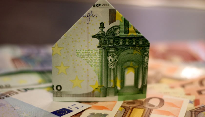 Na zdjęciu banknoty euro, zdjęcie ilustracyjne.