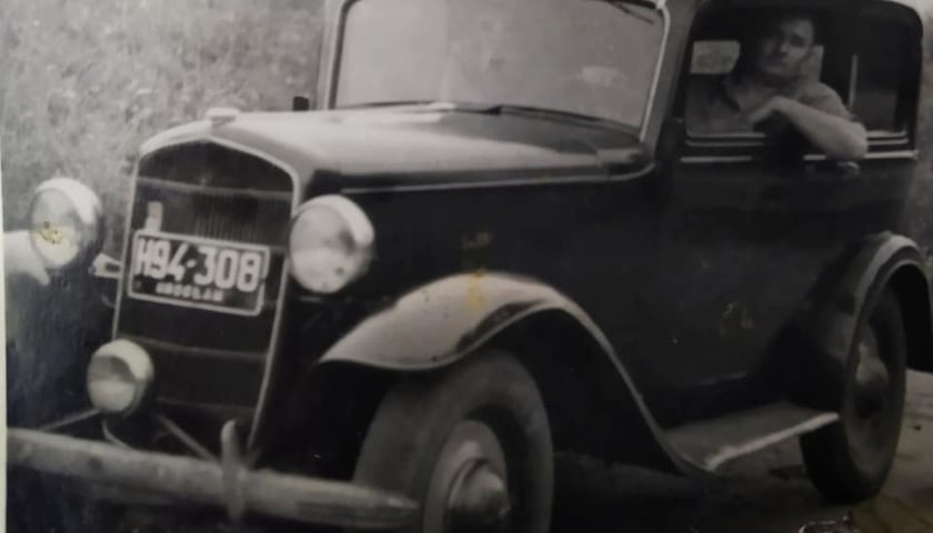 Historia cukierni Łomżanka. Opel Leona