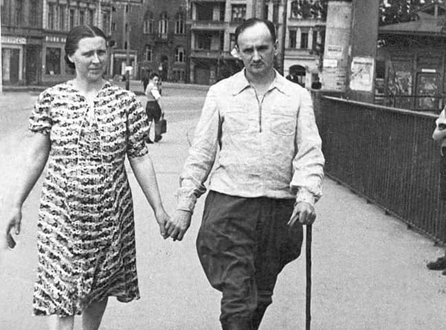 Historia cukierni Łomżanka. Leon i Michalina na Moście Uniwersyteckim we Wrocławiu, 1946 r.