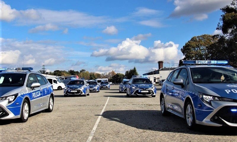 Na zdjęciu nowe radiowozy dolnośląskich policjantów