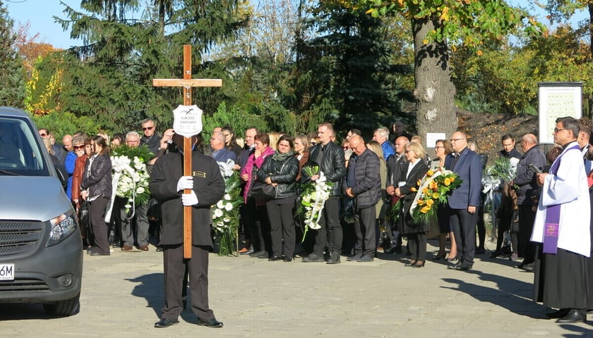 Na zdjęciu pogrzeb Łukasza Owsianego, dziennikarza TVP3 Wrocław, na cmentarzu Ducha Świętego we Wrocławiu