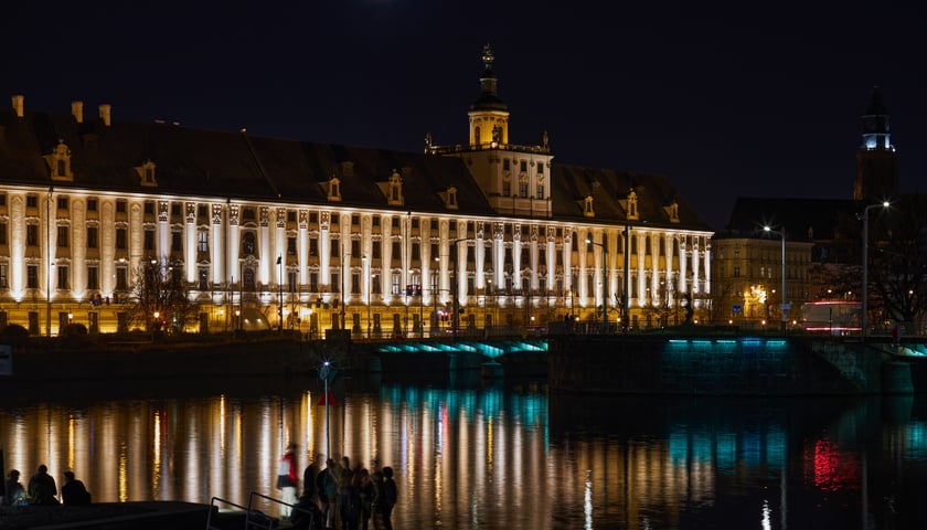 Na zdjęciu Uniwersytet Wrocławski nocą
