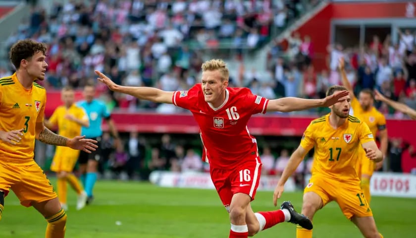 Na zdjęciu radość Karola Świderskiego po bramce w meczu z reprezentacją Walii na Tarczyński Arena.
