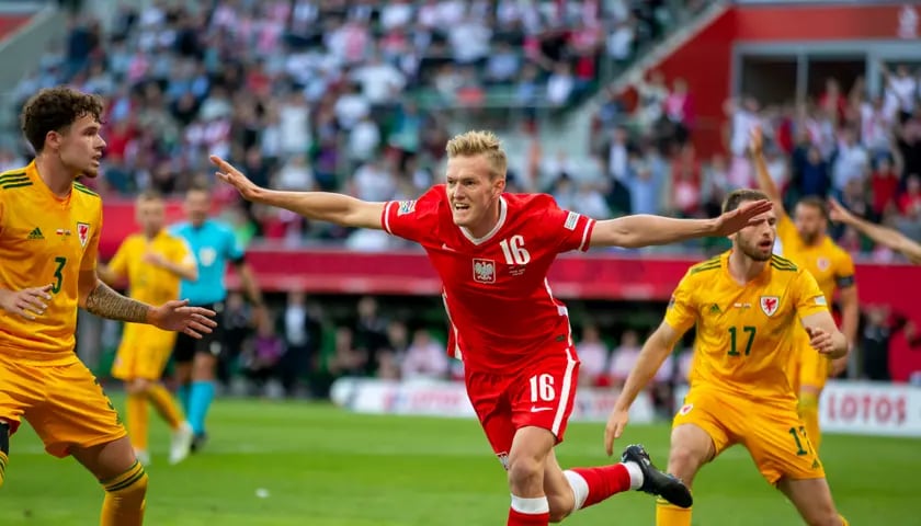 Na zdjęciu radość Karola Świderskiego po bramce w meczu z reprezentacją Walii na Tarczyński Arena.