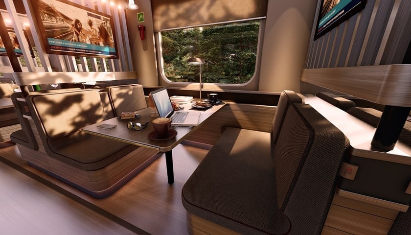 Na zdjęciu wizualizacja nowego wagonu PKP Intercity. Widać duże, wygodne kanapy, stolik, przestronne wnętrza i szerokie okna