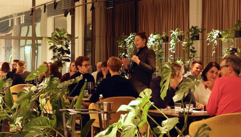 Na zdjęciu: pierwsza kolacja specjalna, która odbyła się 22 października w Restauracji Tarasowej