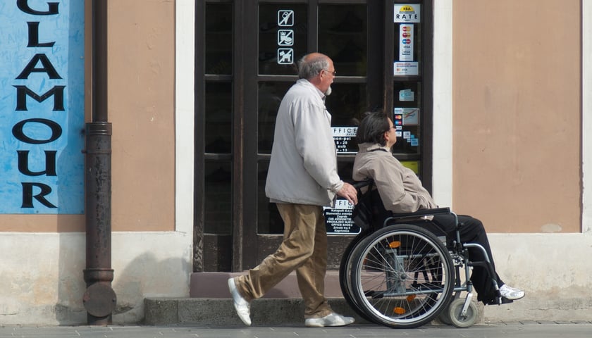 Osoby opiekujące się na stale chorymi wymagającymi stałe opieki potrzebują czasem krótkiej przerwy i wytchnienia.