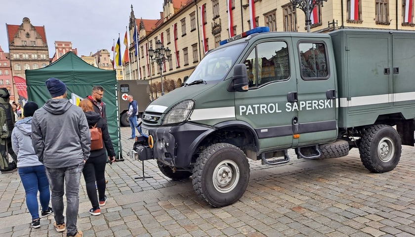 Pokaz sprzętu wojskowego 11 listopada na wrocławskim Rynku