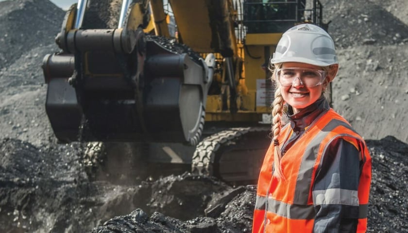 Na zdjęciu studentka kierunku górnictwo i geologia na Politechnice Wrocławskiej