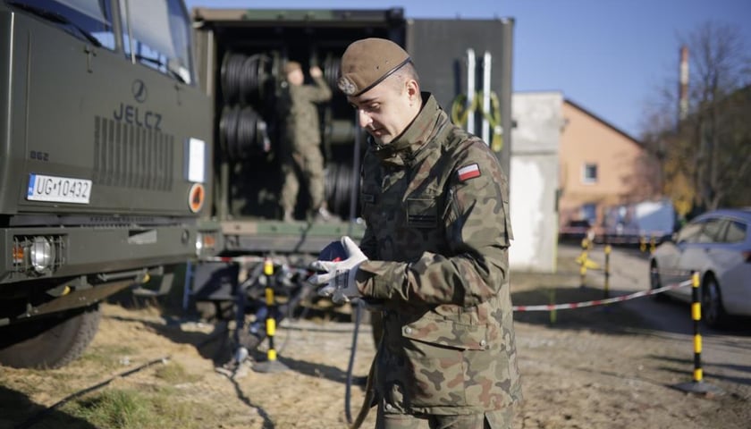 Terytorialsi z Dolnego Śląska przeprowadzili ćwiczenia w Siechnicach pod Wrocławiem. Na zdjęciu widać żołnierza w trakcie ćwiczeń