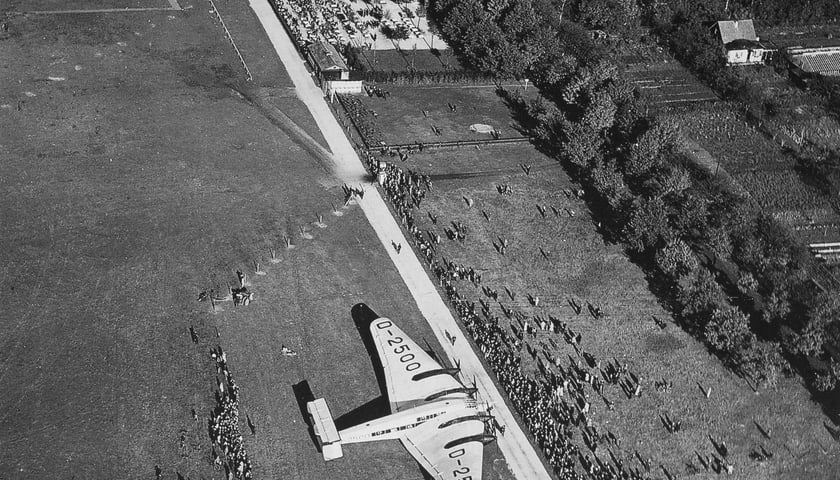 Prezentacja największego w początkach lat 30. XX wieku samolotu pasażerskiego samolotu świata, Junkersa G- 38. Źródło: fotopolska.eu