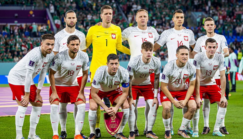 Na zdjęciu wyjściowy skład reprezentacji Polski na mecz z Meksykiem na mistrzostwach świata w Katarze 2022