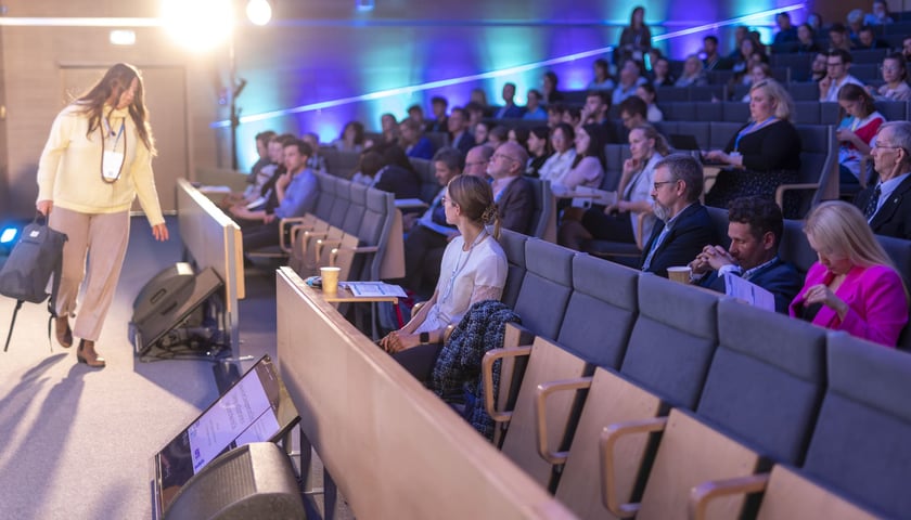 Na zdjęciu uczestnicy konferencji, zdjęcie ilustracyjne