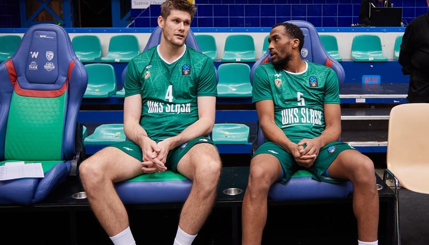 Na zdjęciu (od lewej): Conor Morgan i Jeremiah Marin, koszykarze Śląska Wrocław