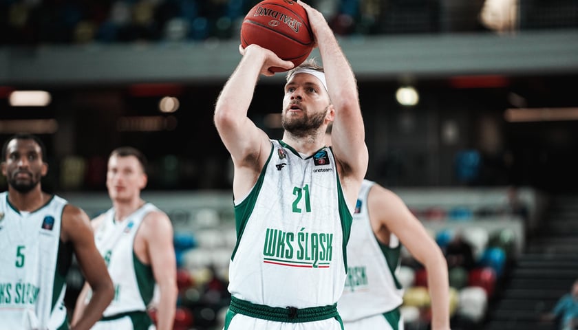 Na zdjęciu: Kodi Justice na linii rzutów wolnych podczas meczu z London Lions
