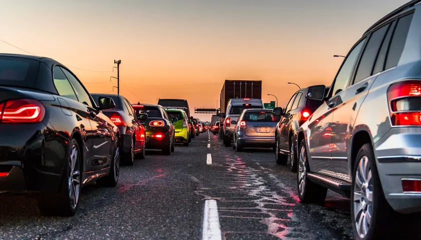 Na zdjęciu korek na autostradzie