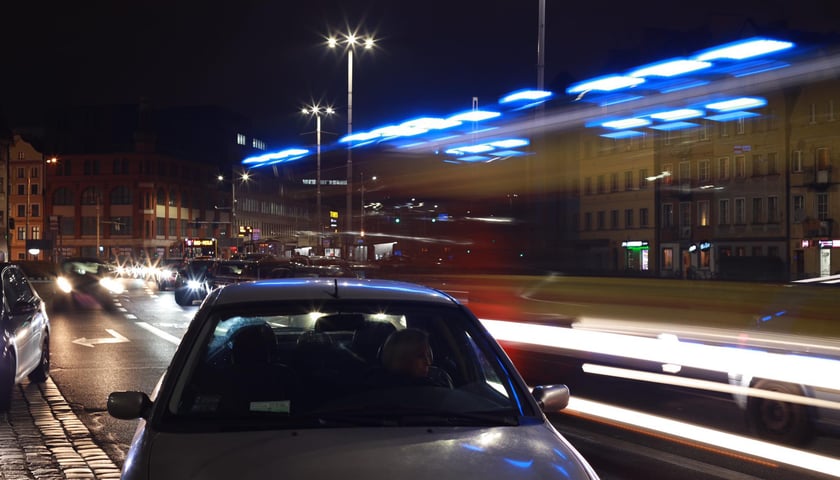 Na zdjęciu korek we Wrocławiu, zdjęcie ilustracyjne