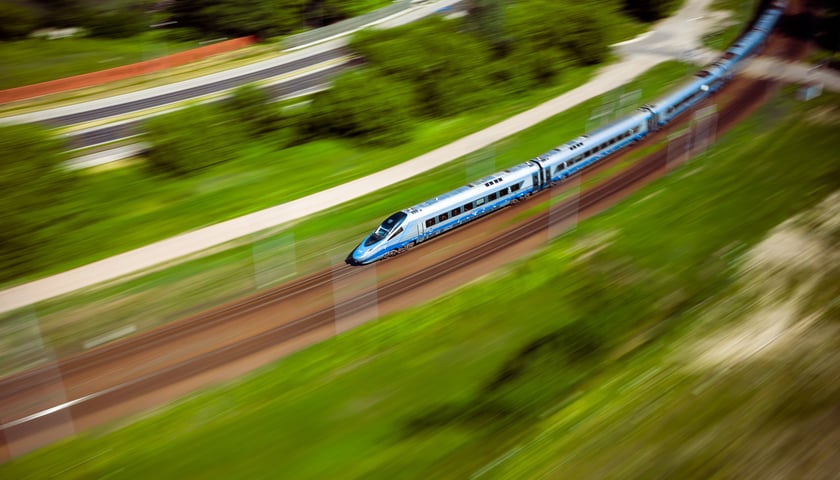 Od tej niedzieli, 11 grudnia, pojedziemy PKP Intercity z Wrocławia do Trójmiasta w każdy weekend. Na zdjęciu widać pociąg PKP Intercity