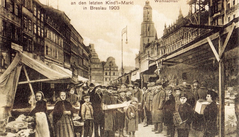 Rok 1903. Ostatni jarmark bożonarodzeniowy w przedwojennym Wrocławiu. Na zdjęciu widać jarmarczne kramy i mieszkańców Breslau