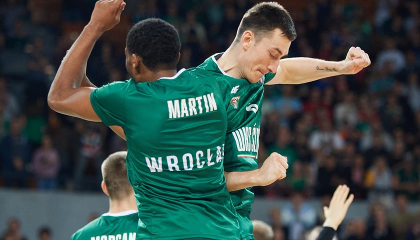 Na zdjęciu: koszykarze Śląska - Jeremiah Martin i Daniel Gołębiowski