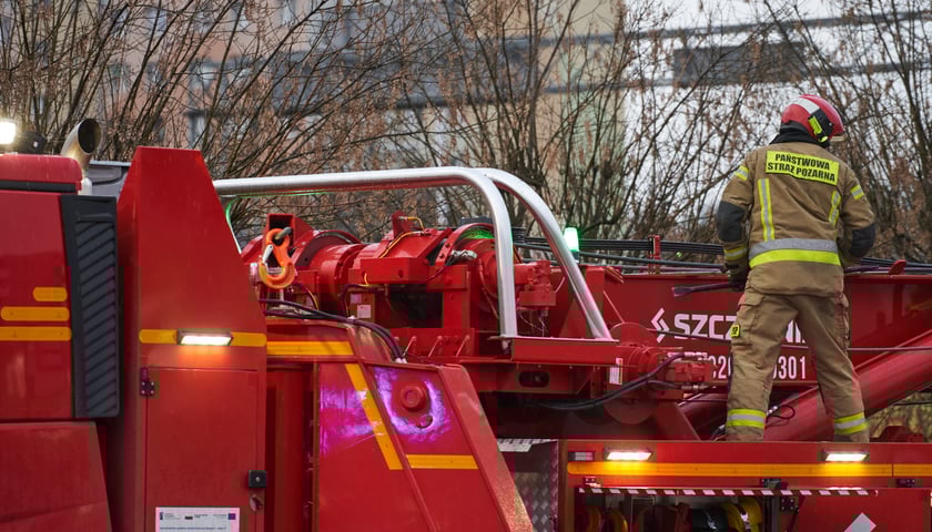 Do wypadku wozu strażackiego i busa doszło dzisiaj rano (23.12.) we Wrocławiu