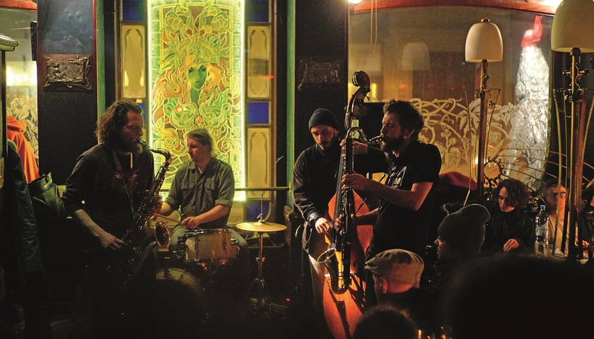 Na zdjęciu koncert w kawiarni Kalambur