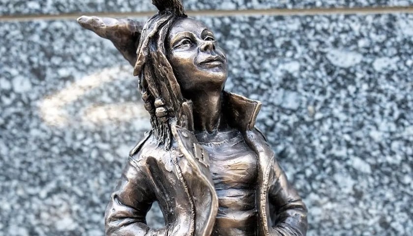 Na zdjęciu: krasnal Mała Lady Pank