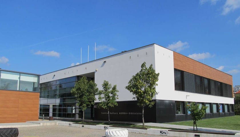 Centrum Kultury AGORA i Centrum Informacyjno?Biblioteczne przy ul. Serbskiej