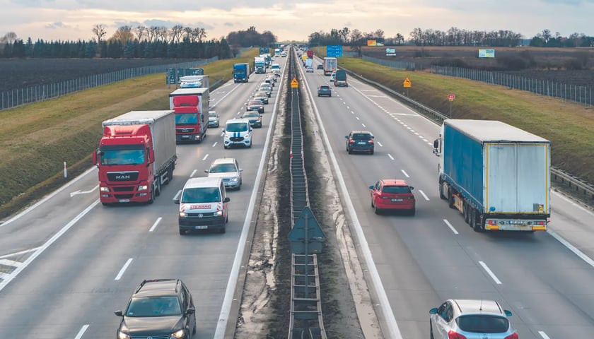 Na zdjęciu ilustracyjnym: samochody na A4