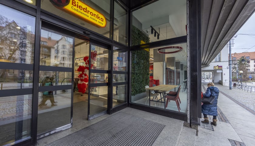 Na zdjęciu wejście do Biedronki przy ul. Szewskiej