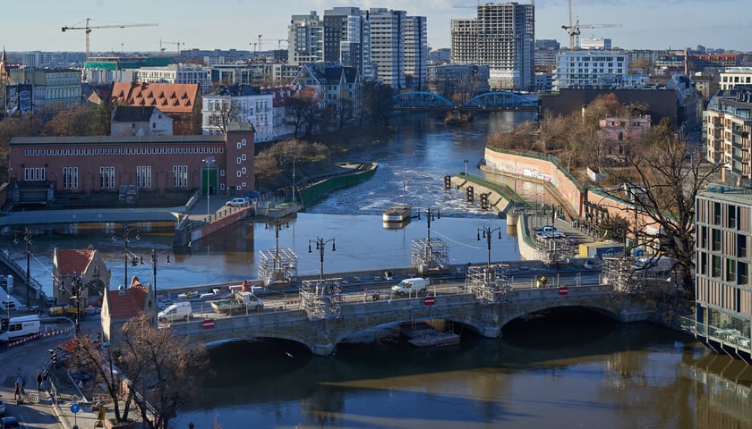 Widok na Wrocław z Wieży Matematycznej na mosty Pomorskie