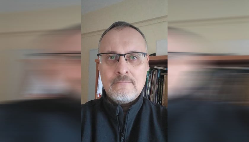 Na zdjęciu astronom dr Paweł Preś